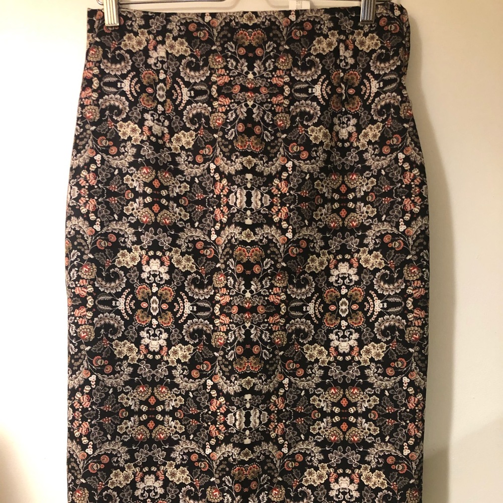 ZARA PAISLEY 3/4 SKIRT w/SIDE BACK SLIT(WORN ONCE)